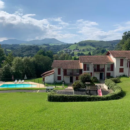 Hosta Piscine Vue Montagnes *